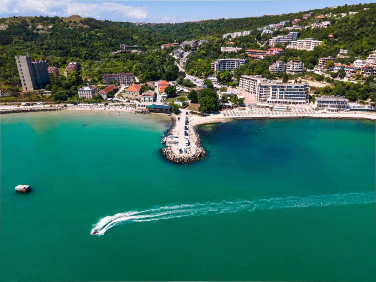 Royal Grand Hotel And Spa Cavarna Exterior foto