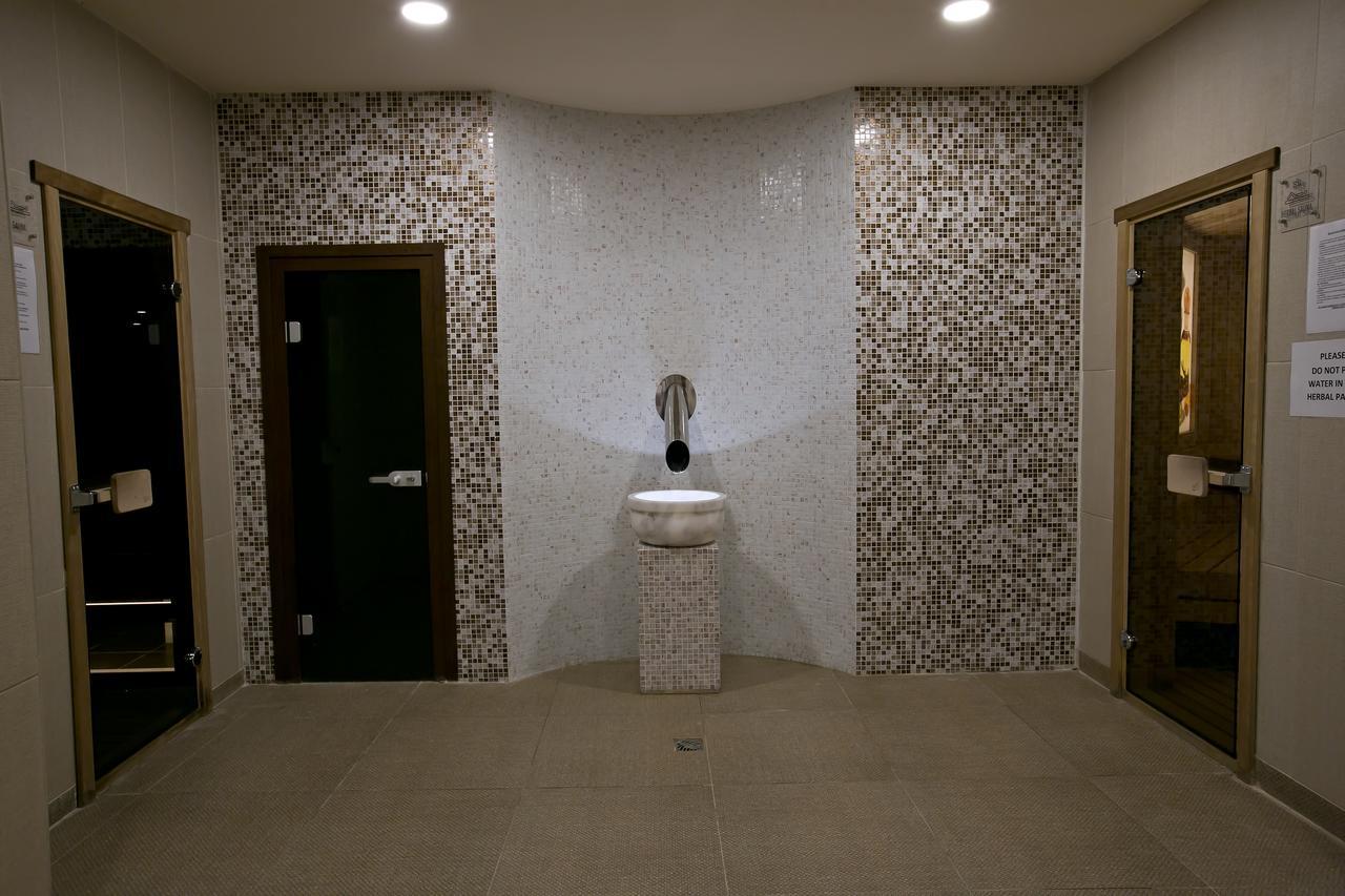 Royal Grand Hotel And Spa Cavarna Exterior foto