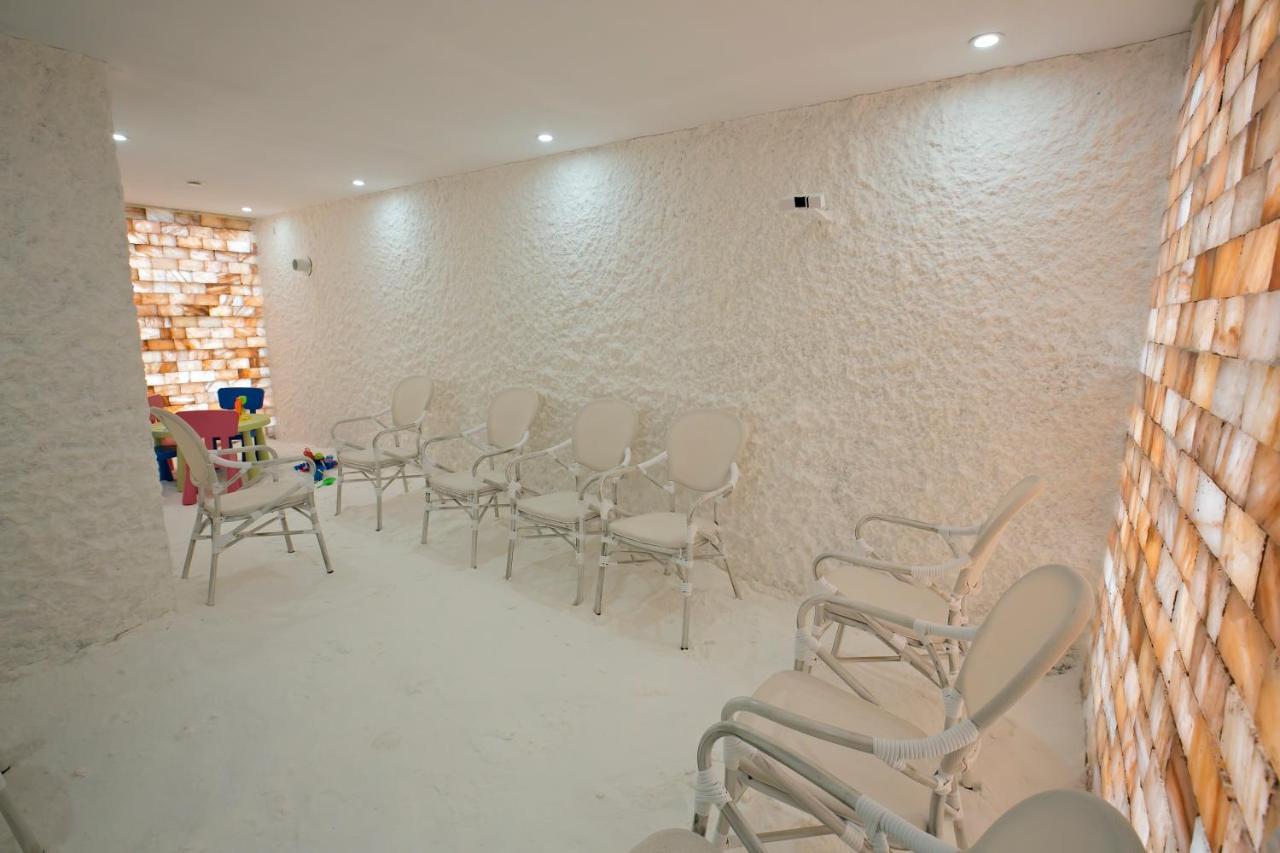 Royal Grand Hotel And Spa Cavarna Exterior foto