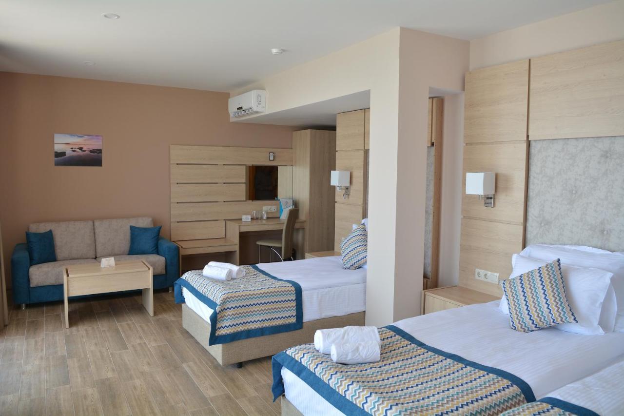 Royal Grand Hotel And Spa Cavarna Exterior foto